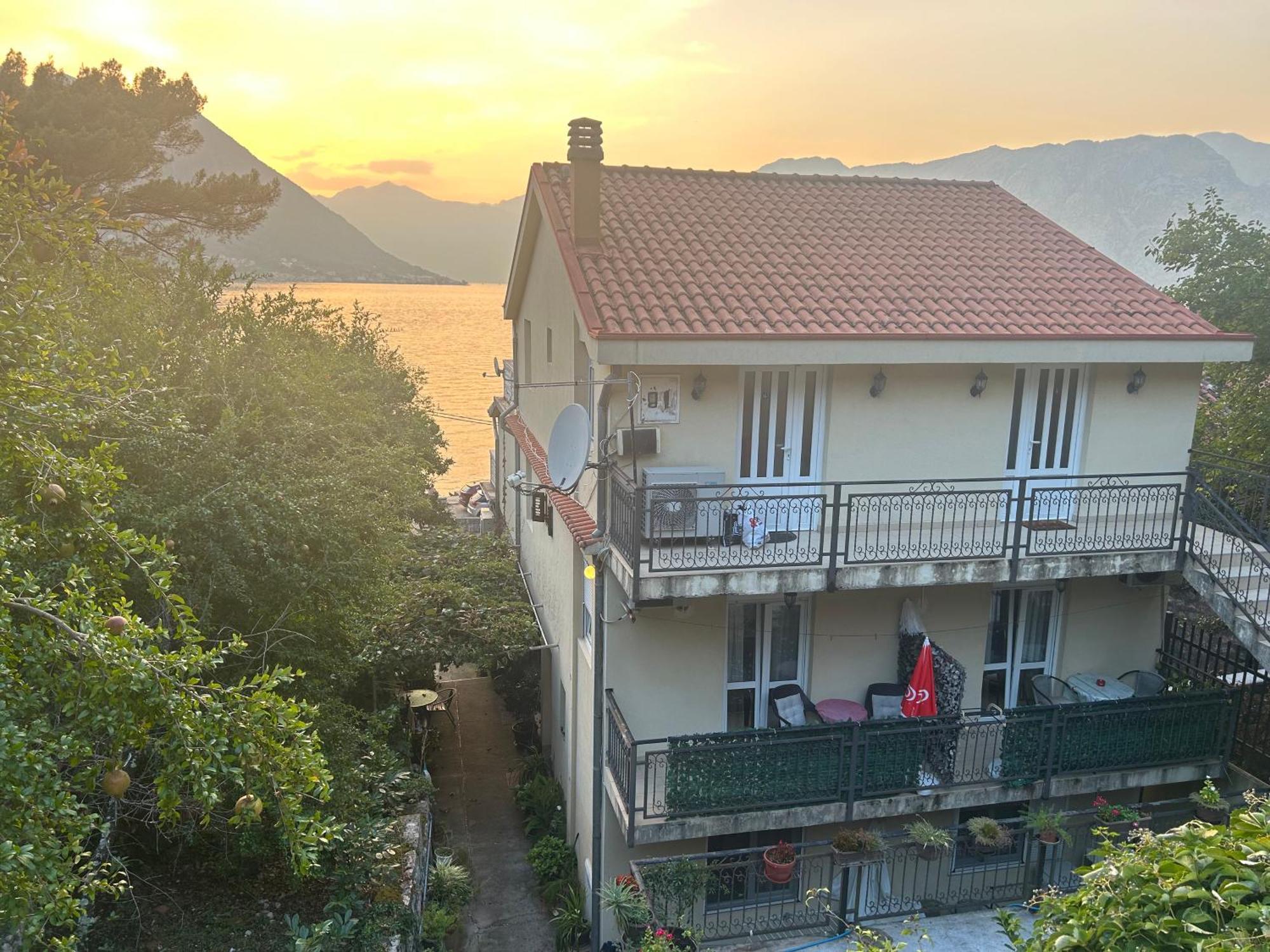 Studio On The Coast, With A View Of The Sunrise,Free We-Fi Kotor Exterior foto